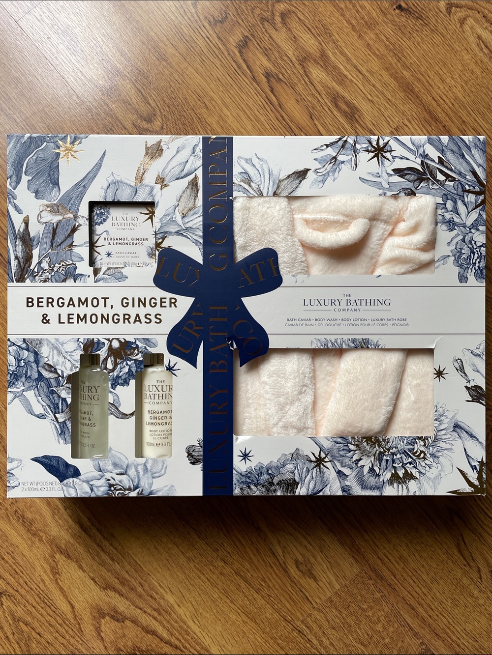 NWT Luxury Bath Set